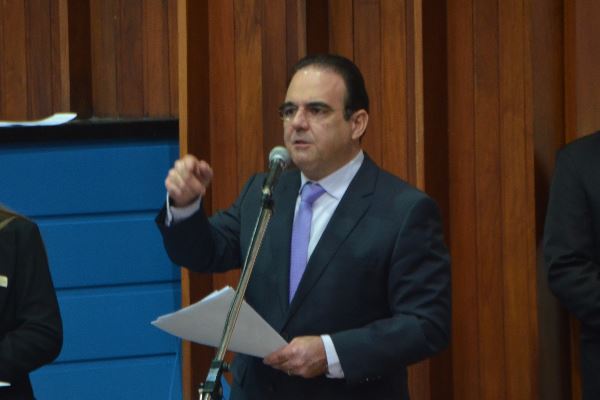 Imagem: Deputado solicitou reformas em estádio no Plenário da Casa de Leis