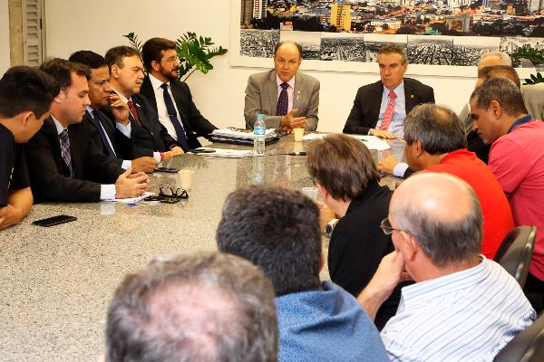 Imagem: Deputados se reuniram com funcionários da JBS e solicitarão audiência de conciliação ao TJMS