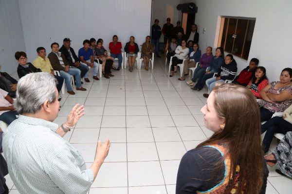 Imagem: Deputado estadual Onevan de Matos reunido com lideranças de Antônio João