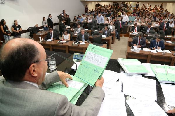 Imagem: Deputados limparam a pauta de votações de 2017