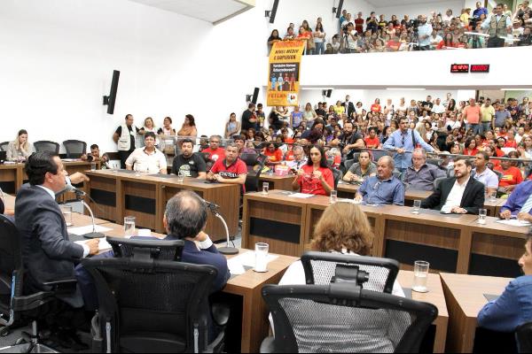 Imagem: A audiência pública foi realizada no Plenário Deputado Júlio Maia da Casa de Leis