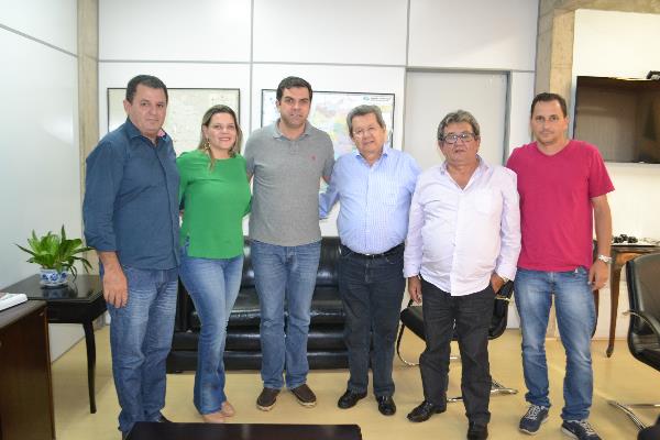 Imagem: Onevan, Carlos Coimbra e gestores de Batayporã discutiram reabertura de hospital
