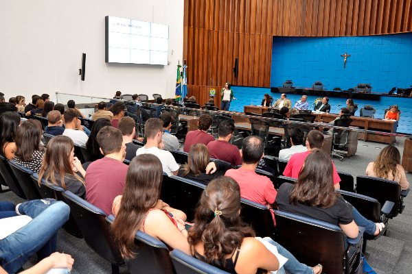 Imagem: Acadêmica apresentou dificuldades enfrentadas pelos estudantes de Medicina da UEMS