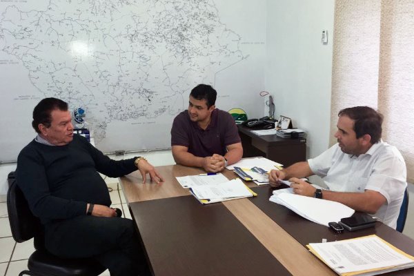 Imagem: Picarelli reunido com Rogério Rosalin, prefeito de Figueirão.