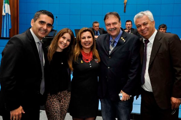Imagem: Janis Faker, com os deputados Herculano, Antonieta, Dr. Siufi e Cabo Almi: "Temos que voltar os olhos para a prevenção"
