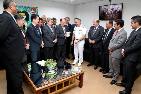 Imagem: Além de prestigiar a sessão, o contra-almirante foi recebido na sala vip pelos deputados estaduais