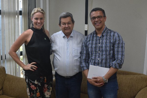 Imagem: Deputado estadual Onevan de Matos reunido com juiz federal Márcio Alexandre da Silva e superintendente Viviane Lacerda Nogueira