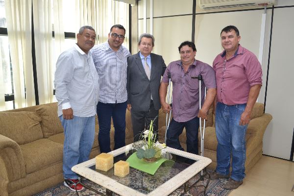 Imagem: Vereador Hemerson Buiú e lideranças comunitárias apresentaram pleito a Onevan de Matos