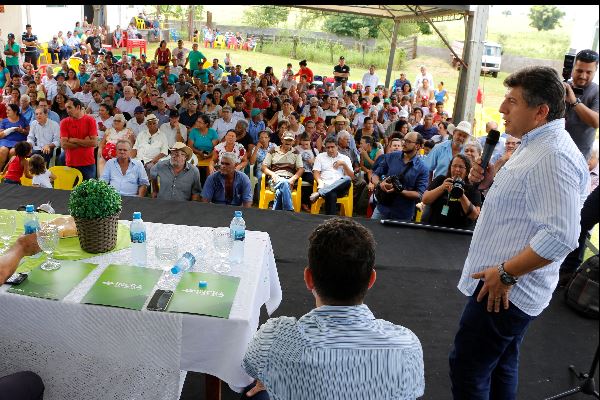 Imagem: 'De posse desse documento, os moradores podem trabalhar com tranquilidade a terra", disse Lidio Lopes