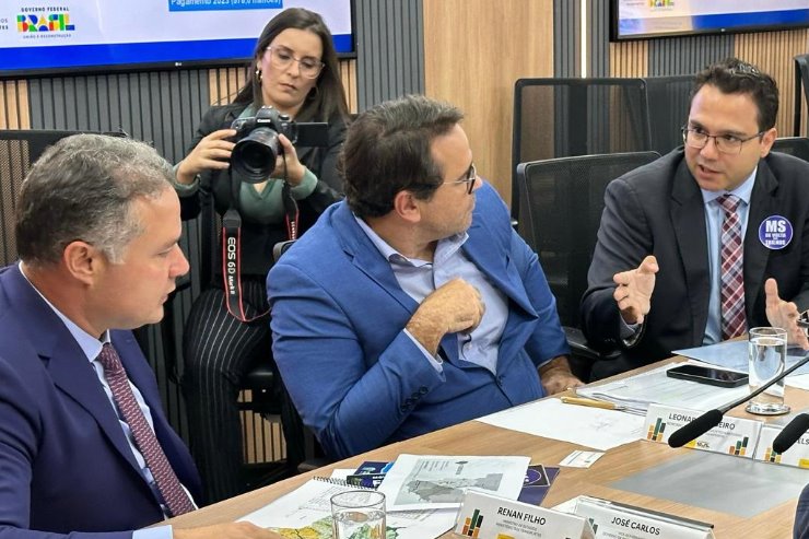 Imagem: Deputado Pedrossian Neto conversa com o ministro dos Transportes, Renan Filho, em Brasília