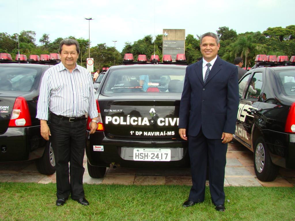 Imagem: Onevan e o delegado regional de Naviraí, Sebastião Auro