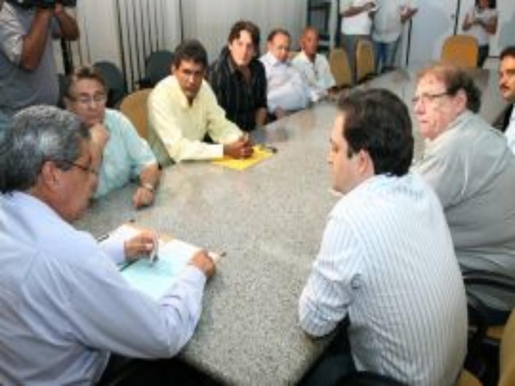 Imagem: Governador e parlamentares conhecem detalhes do projeto