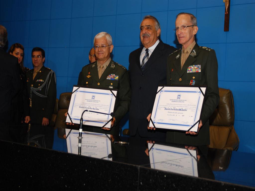 Imagem: General Rui Alves Catão, Deputado Jerson Domingos e General Enzo Martins Peri
