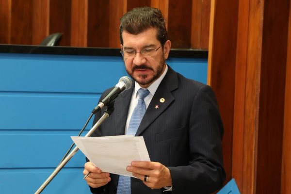 Imagem: Hoje, os professores têm seus contratos interrompidos no final do primeiro semestre