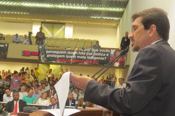 Imagem: Kemp leu o requerimento na tribuna