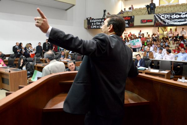 Imagem: Kemp ocupou a tribuna para defender indígenas