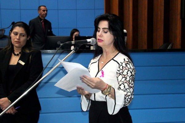 Imagem: Mara apresenta moção felicitando alunos e professores