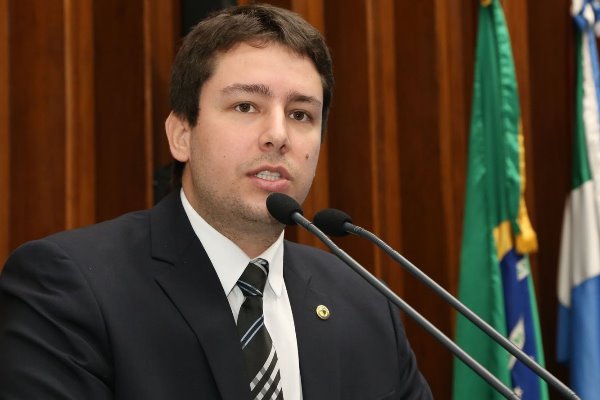 Imagem: O jovem deputado manifestou-se declarando guerra à indústria das multas