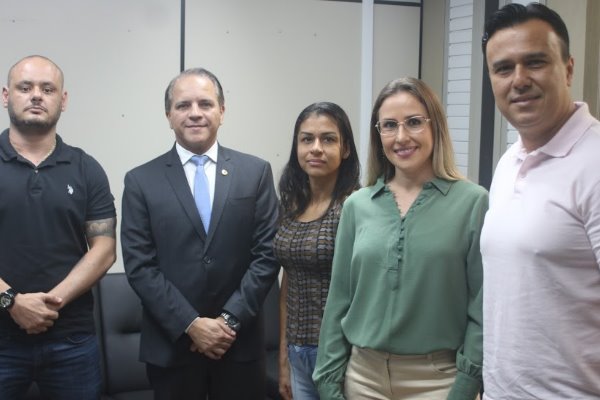 Imagem: Uma terceira turma de remanescentes aguardam para ser chamados pelo Governo