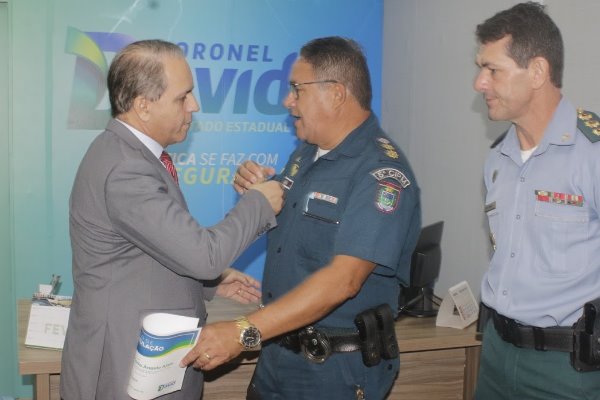 Imagem: Tenente-coronel Ajala recebe Moção de Congratulação em sessão ordinária