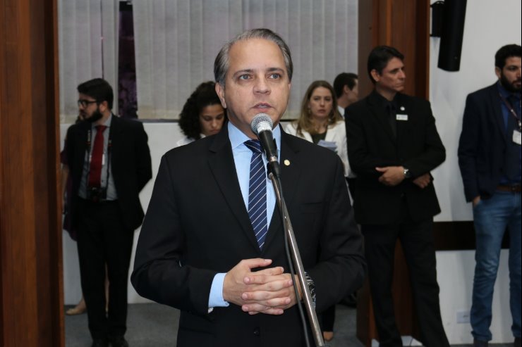 Imagem:  Na mesma sessão, parlamentar solicita construção de muro para sede da PMA de Amambai