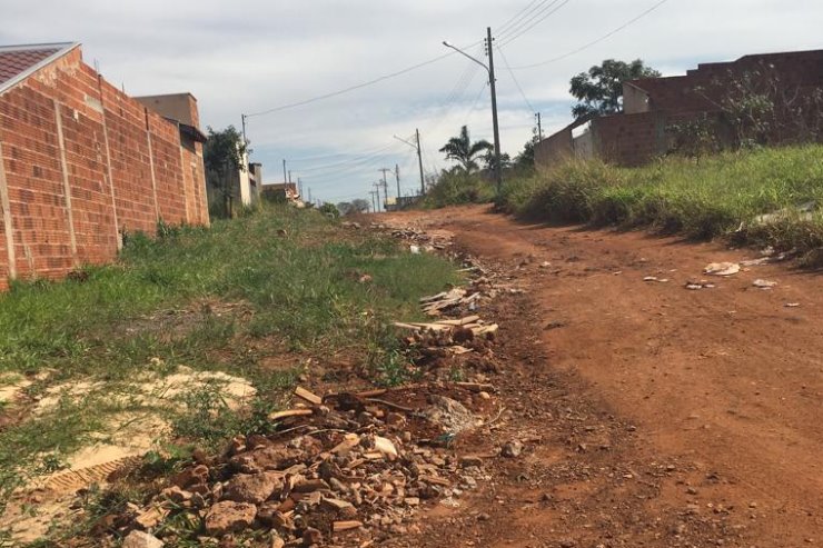 Imagem: Algumas ruas do bairro estão intransitáveis devido à erosão