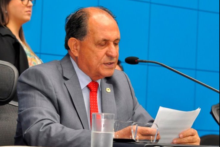 Imagem: Deputado Zé Teixeira na sessão plenária (Arquivo). 