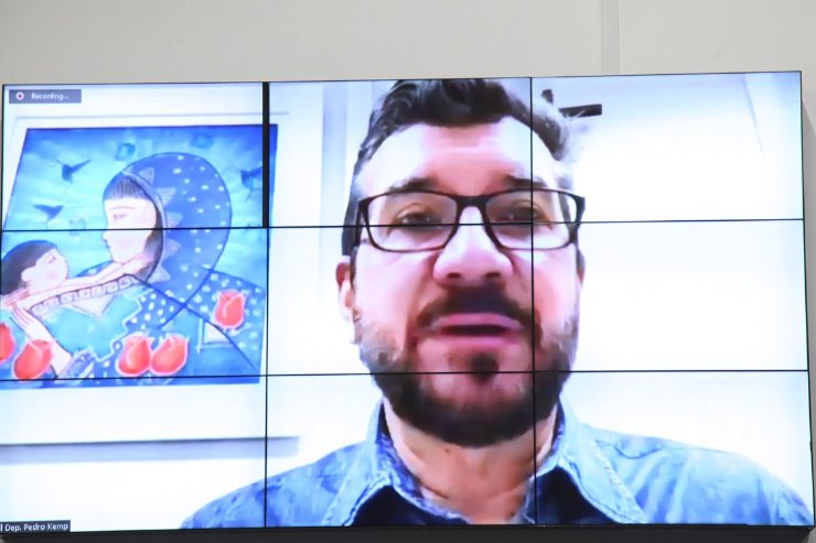 Imagem: Deputado Kemp, durante a sessão plenária de hoje: "É a pior e mais radical proposta já elaborada pelo Congresso Nacional”