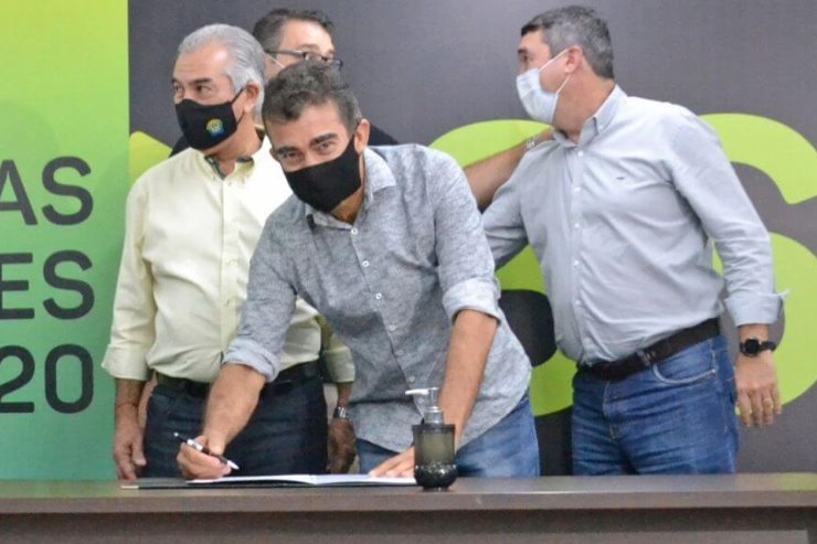 Imagem: Marçal durante assinatura de liberação de recursos em Campo Grande 