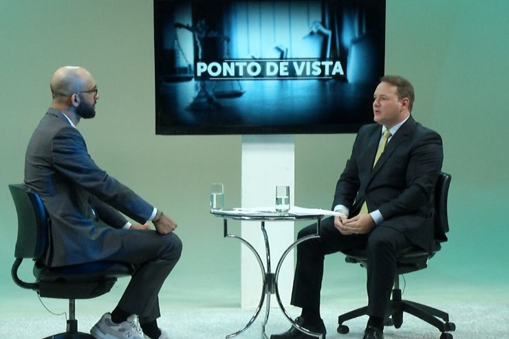 Imagem: Jornalista Paulo Radamés entrevista o advogado eleitoralista Régis Carvalho, conselheiro da OAB/MS.