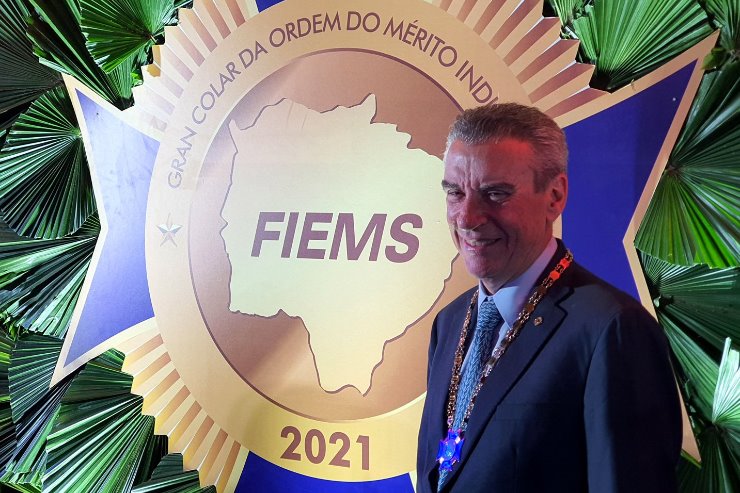 Imagem: Paulo Corrêa recebeu o Gran Colar da Ordem do Mérito Industrial em solenidade na Casa da Indústria 