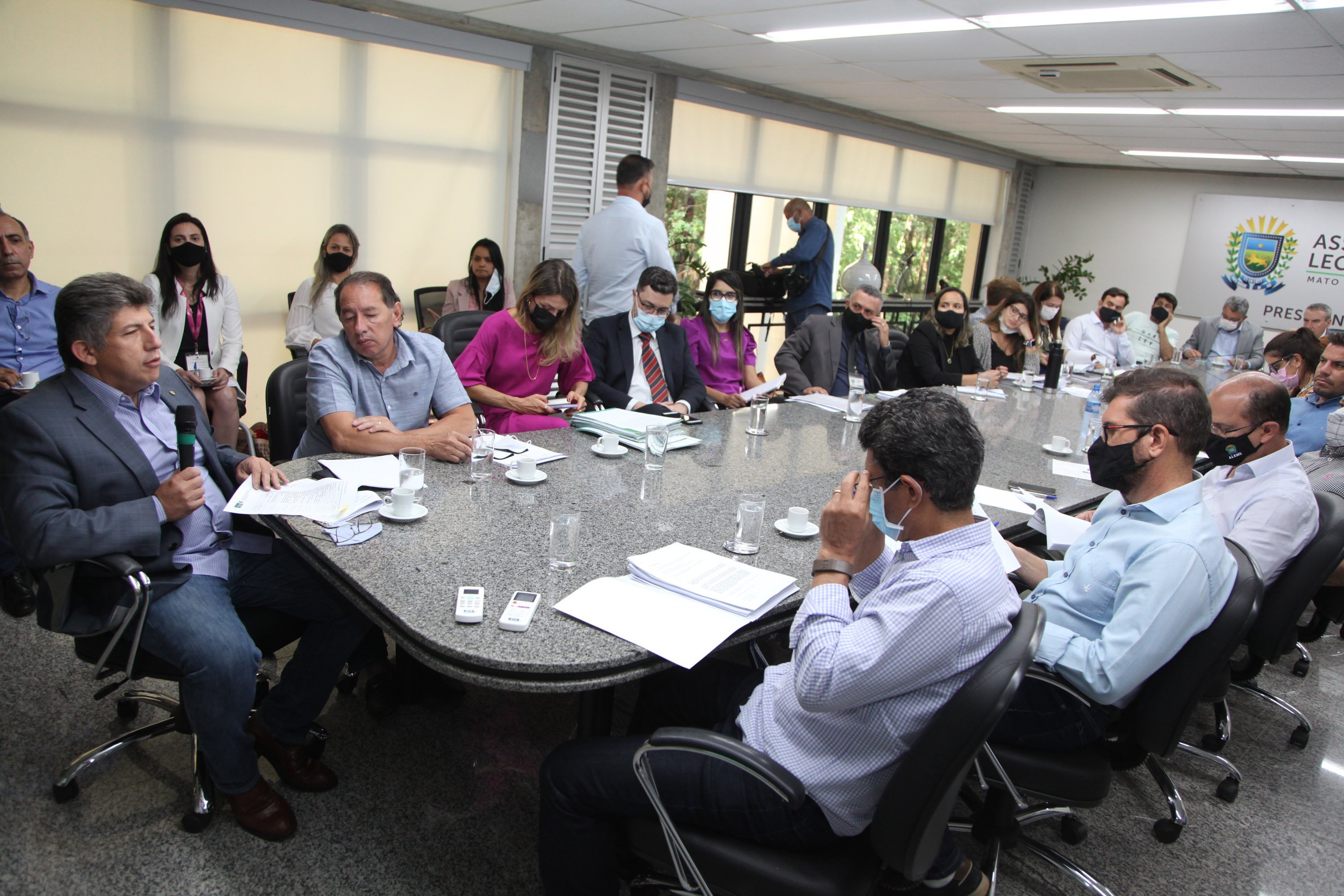 Deputados se empenham na discussão de projetos que beneficiam servidores estaduais Deputados se empenham na discussão de projetos que beneficiam servidores estaduais