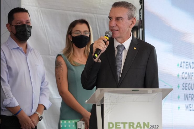 Imagem: Corrêa fez o pedido durante evento para lançamento de obras e entrega de veículos ao Detran-MS