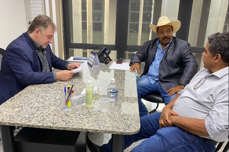 Imagem: Neno Razuk em reunião com vereador de Aparecida do Taboado