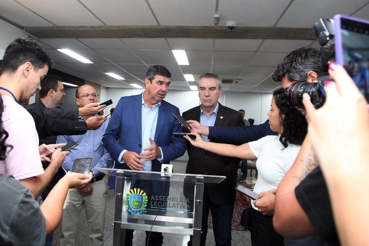 Imagem: Governador eleito, Eduardo Riedel ao lado do presidente da Casa de Leis, Paulo Corrêa, durante coletiva na tarde desta quintas-feira