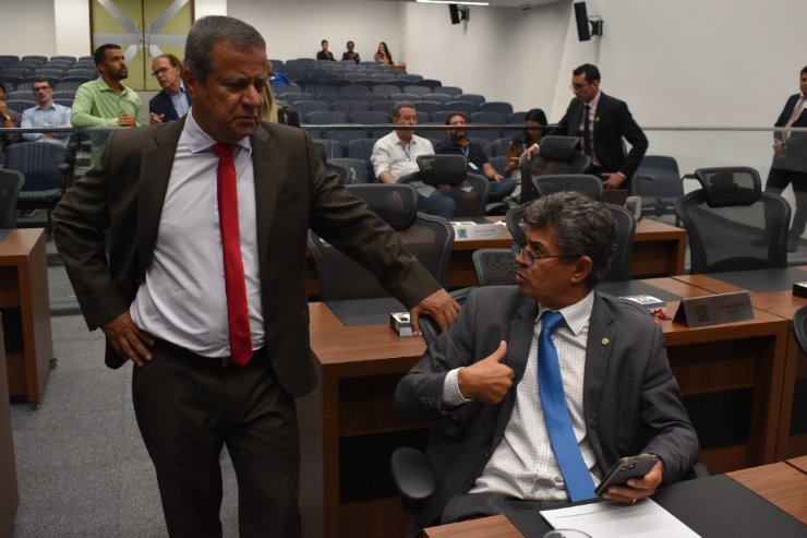 Imagem: As leis dos deputados Amarildo Cruz e Professor Rinaldo foram publicadas no Diário Oficial desta quarta-feira