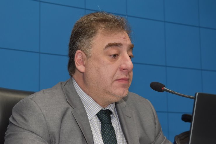 Imagem: Neno Razuk em Sessão Plenária