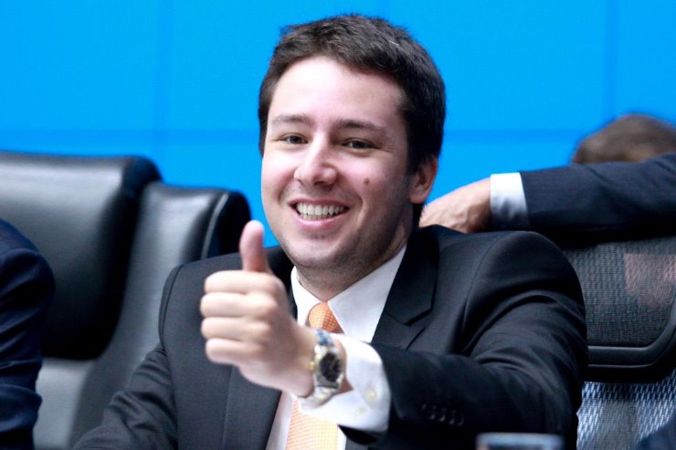 Imagem: Deputado João Henrique protocolou projeto de lei que permite a estes estabelecimentos e similares venderem medicação isenta de prescrição médica