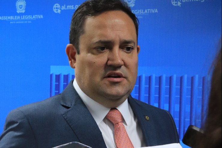 Imagem: Deputado Marcio Fernandes durante entrevista