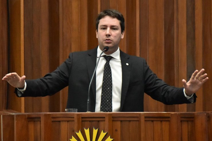 Imagem: Para o deputado, esta falta de valorização dos servidores públicos, que se esforçam no trabalho diário, é inconcebível 