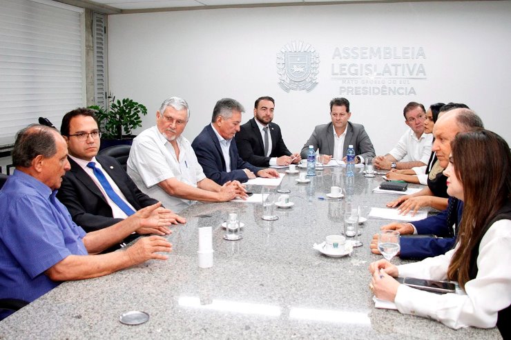 Imagem: Reunião, realizada nesta tarde na Assembleia Legislativa, contou com a participação de diversos deputados e representantes do Governo 