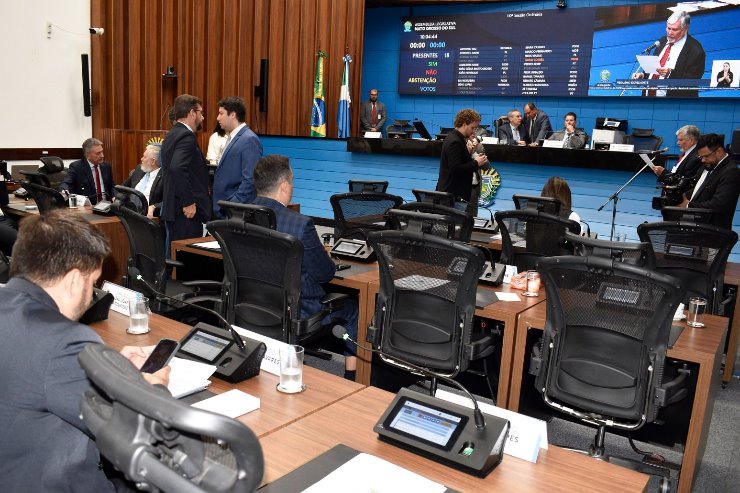 Imagem: Deputados estaduais analisaram sete proposições durante a primeira sessão plenária da semana 