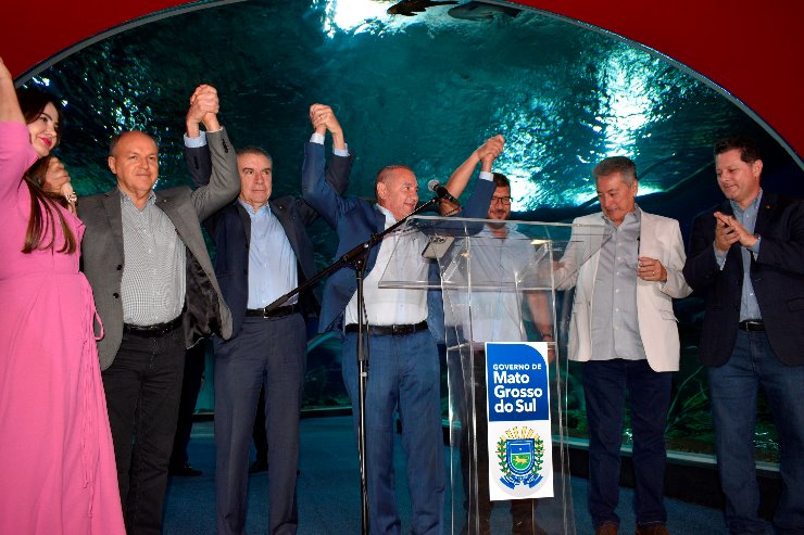 Imagem: Deputados da Assembleia Legislativa de Mato Grosso do Sul comemoram passo histórico com a sanção da lei ambiental