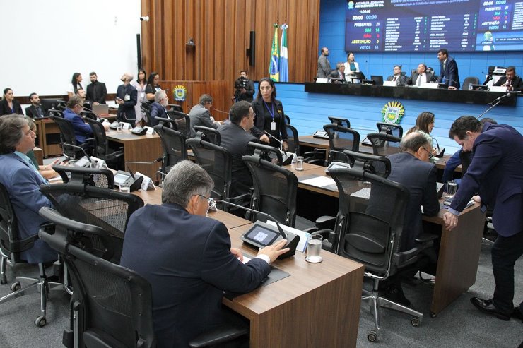 Imagem: Parlamentares durante sessão no plenário da Assembleia Legislativa de Mato Grosso do Sul