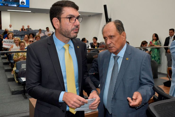 Imagem: Deputados Jamilson Name e Zé Teixeira, respectivamente, vice-presidente e presidente da Comissão de Controle da Eficácia Legislativa