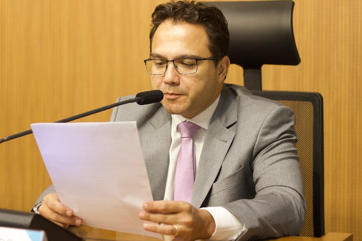 Imagem: Deputado Pedrossian Neto durante reunião da CCJR.
