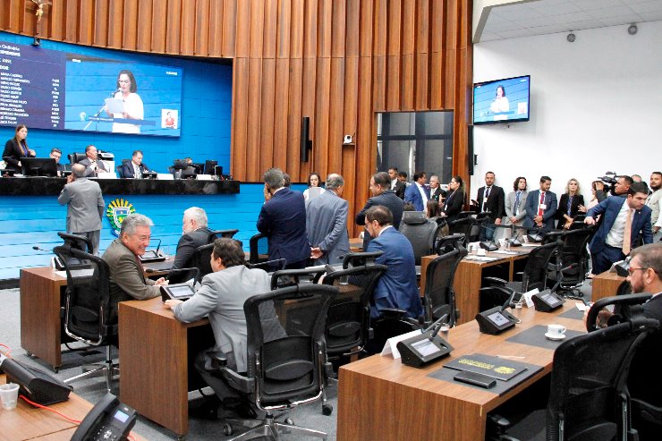 Imagem: Deputados apreciaram quatro proposições durante a Ordem do Dia 