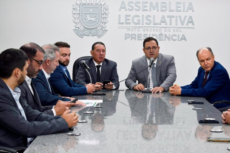 Imagem: Deputados e autoridades participaram do lançamento do grupo de trabalho nesta terça-feira