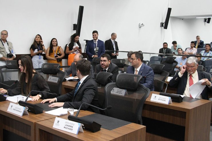 Imagem: Deputados durante sessão plenária; parlamentares integram diferentes comissões da Casa de Leis 