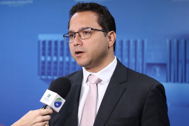 Imagem: Deputado Pedrossian Neto concede entrevista à rádio e à TV Alems